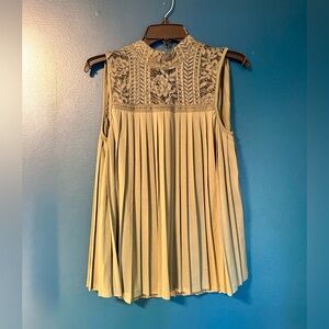 Cable & Gauge Olive Lace Sleeveless Swing Blouse